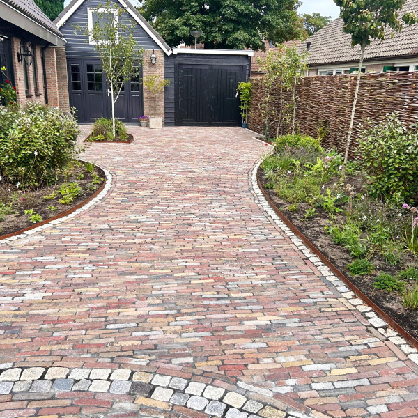Tuin met vloeiende lijnen